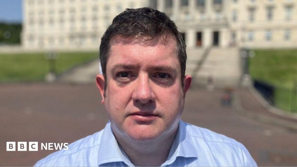 NI health: Consultants and specialist doctors take strike action NI health: Consultants and specialist doctors take strike action