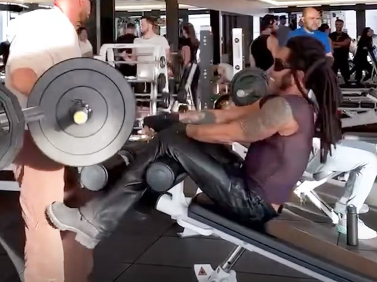Lenny Kravitz Explains Why He Wears Leather Pants to Exercise at the Gym Lenny Kravitz Explains Why He Wears Leather Pants to Exercise at the Gym