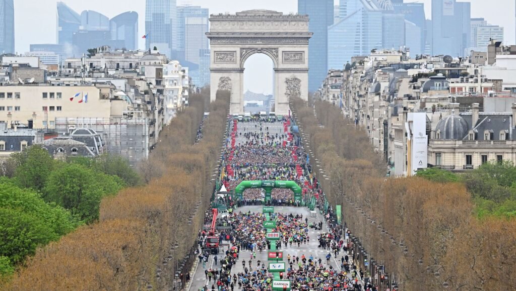 Use The Paris Marathon Tracker App To Follow Runners Use The Paris Marathon Tracker App To Follow Runners