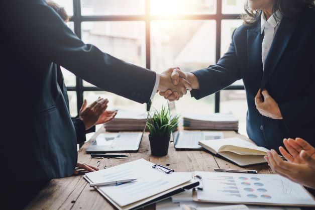 Hospital M&A stays hot in Q2; operating margins dip in May Hospital M&A stays hot in Q2; operating margins dip in May