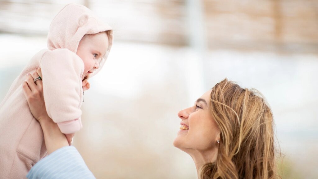 Looking babies in the eyes may help them learn