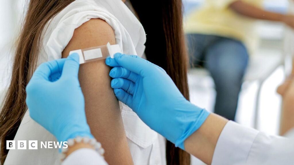 Teenagers from 15 should be given free MenB vaccine, say experts Teenagers from 15 should be given free MenB vaccine, say experts