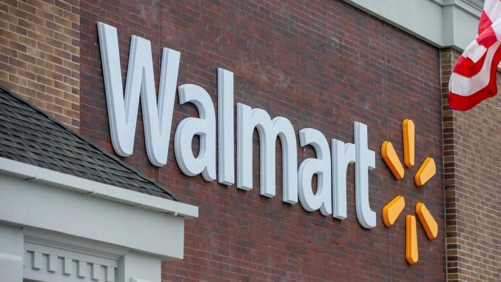 Walmart pulls iceberg lettuce for potential cyclospora risk Walmart pulls iceberg lettuce for potential cyclospora risk