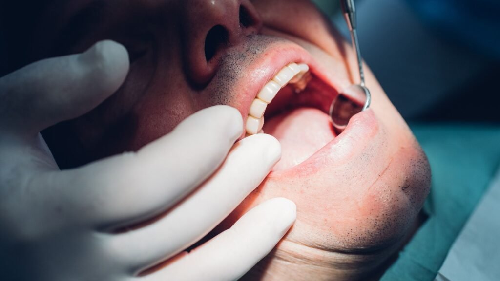 Scientists find potential missing link between gum disease and worse heart health Scientists find potential missing link between gum disease and worse heart health