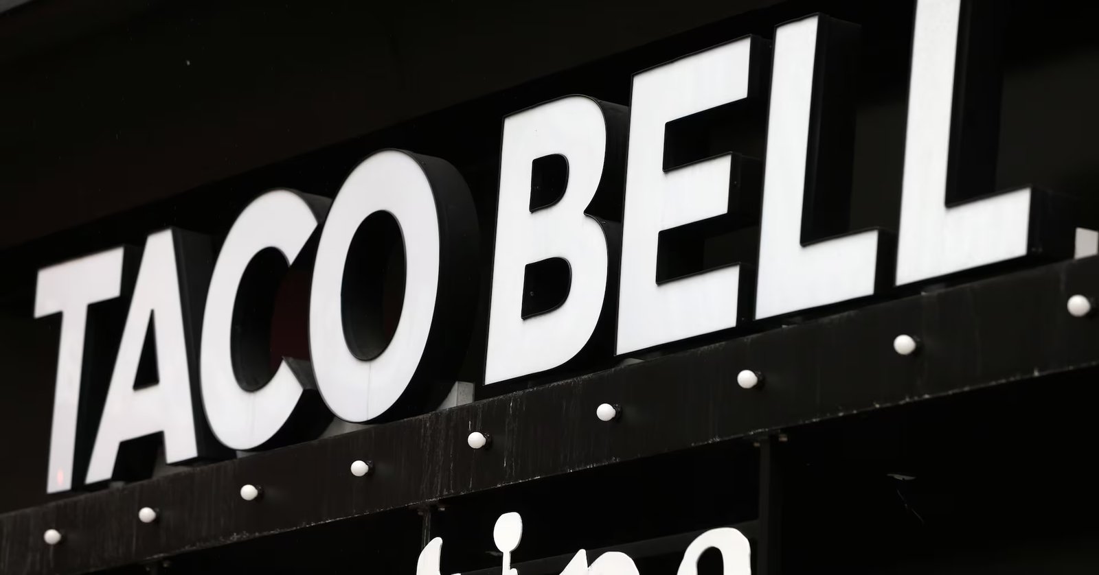 Cyclosporiasis outbreak hits Taco Bell sales, unlikely to cause lasting scar, analysts say Cyclosporiasis outbreak hits Taco Bell sales, unlikely to cause lasting scar, analysts say