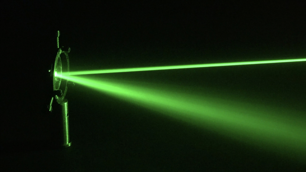 High-powered lasers can wirelessly charge drones mid-flight High-powered lasers can wirelessly charge drones mid-flight