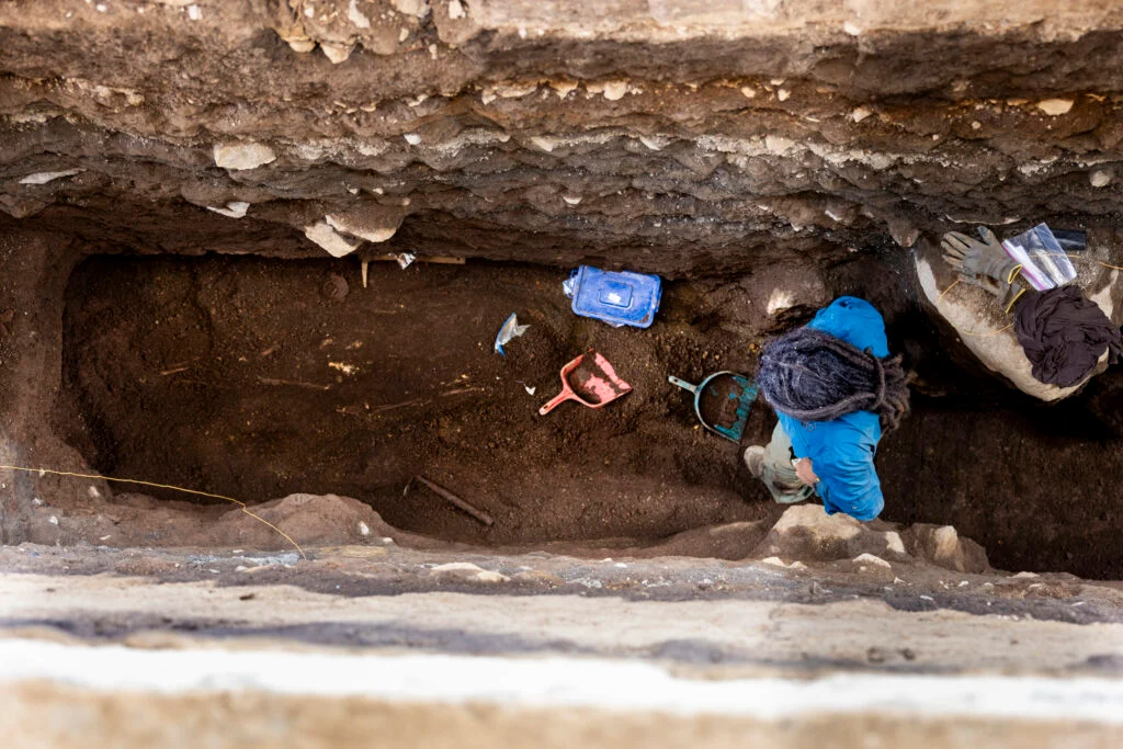 Archaeologists find 2,800-year-old burial of person clutching sea turtle vessel in El Salvador Archaeologists find 2,800-year-old burial of person clutching sea turtle vessel in El Salvador