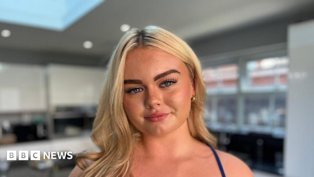 Doctors wrongly said I was too young to have endometriosis at 13 Doctors wrongly said I was too young to have endometriosis at 13