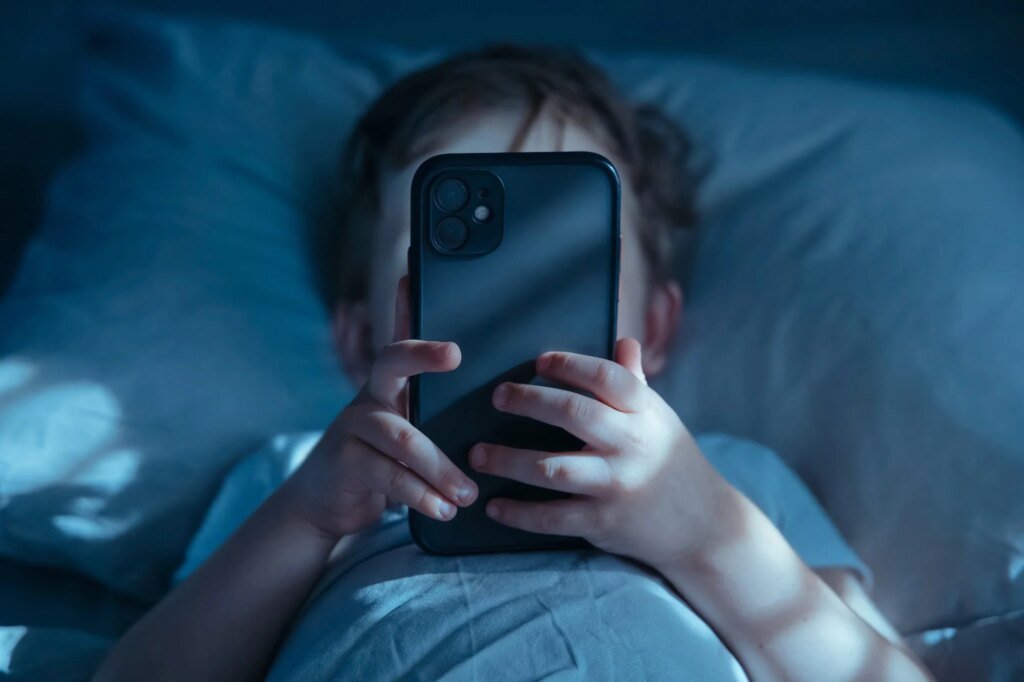 Social media isn’t simply good or bad for young people, and this review shows why