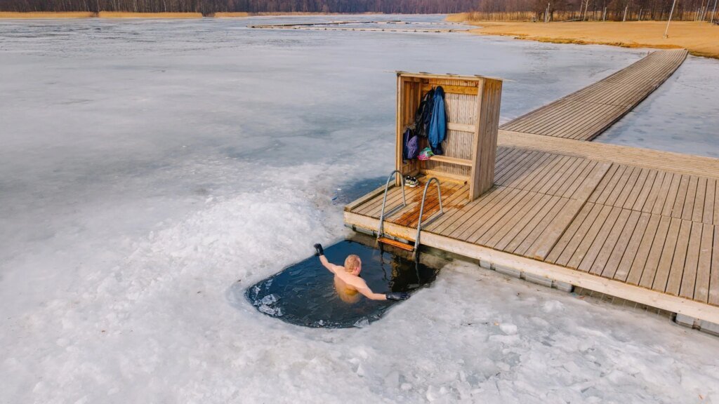 Cold plunges may boost your mood, but the evidence is still on thin ice Cold plunges may boost your mood, but the evidence is still on thin ice
