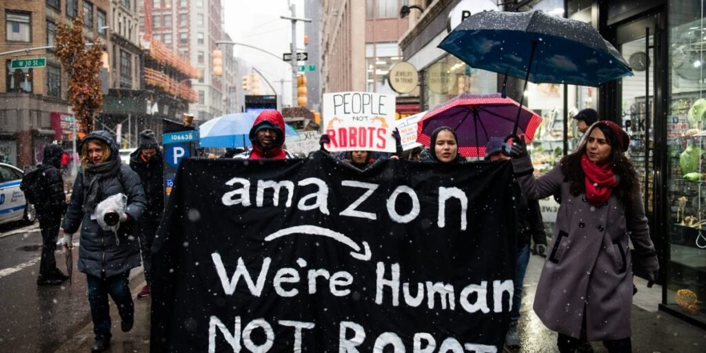 Amazon workers on food stamps has tripled, and it’s just one example of shrinking U.S. labor share Amazon workers on food stamps has tripled, and it’s just one example of shrinking U.S. labor share