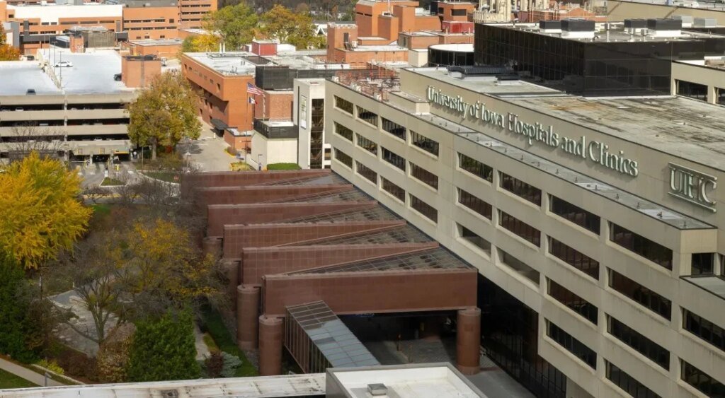 UI Health Care calls off B+ patient tower build UI Health Care calls off B+ patient tower build