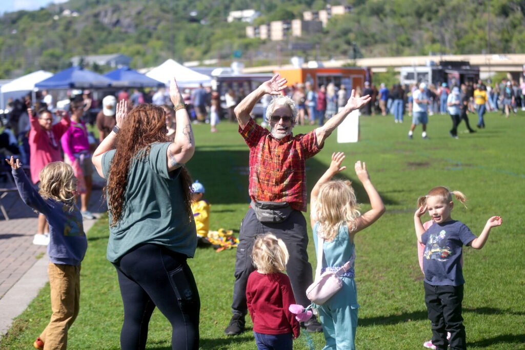 Photos: Food, flowers and fun at the Lake Superior Harvest Festival – Duluth News Tribune Photos: Food, flowers and fun at the Lake Superior Harvest Festival – Duluth News Tribune