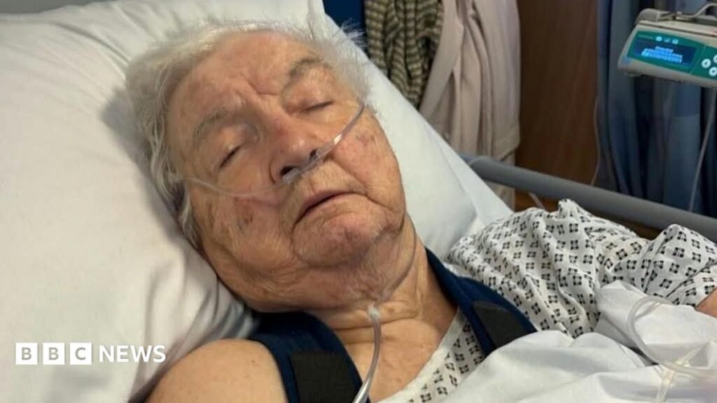 Abercynon woman, 93, waits 10 hours on floor for an ambulance