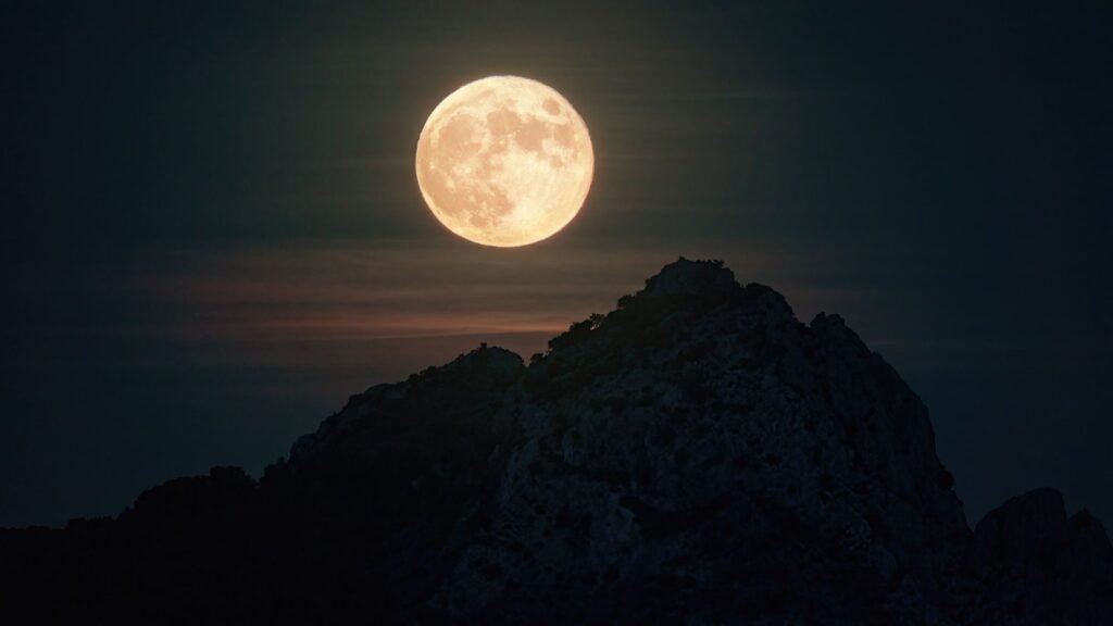 Watch the full Hunter’s Moon rise this weekend before 4 back-to-back ‘supermoons’ head our way