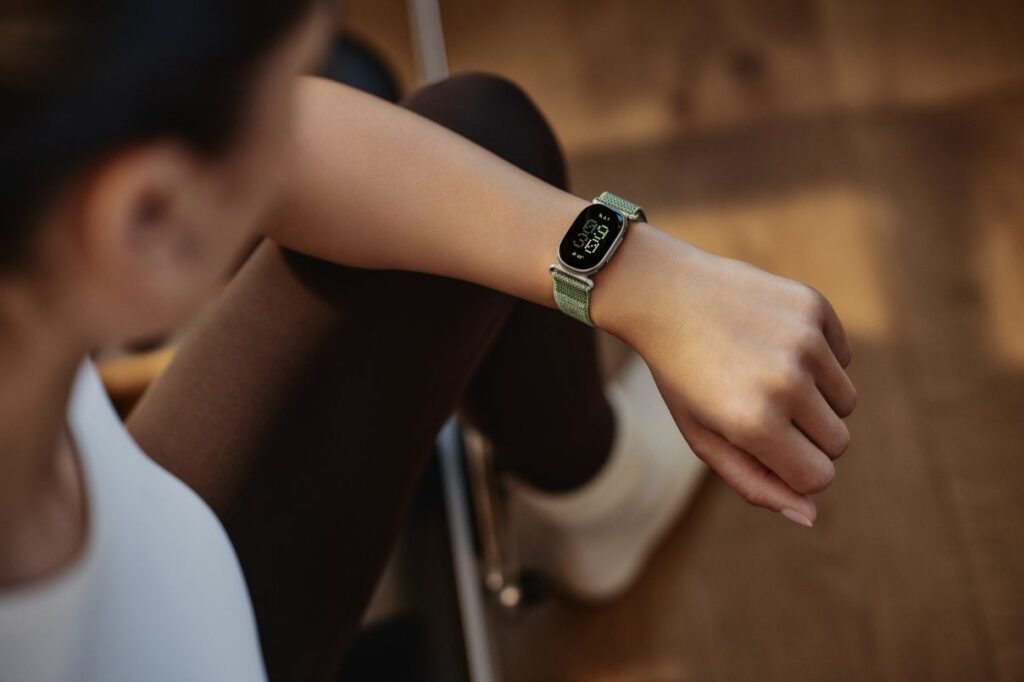 Google debuts Fitbit Edge, expands women’s health tracking Google debuts Fitbit Edge, expands women’s health tracking