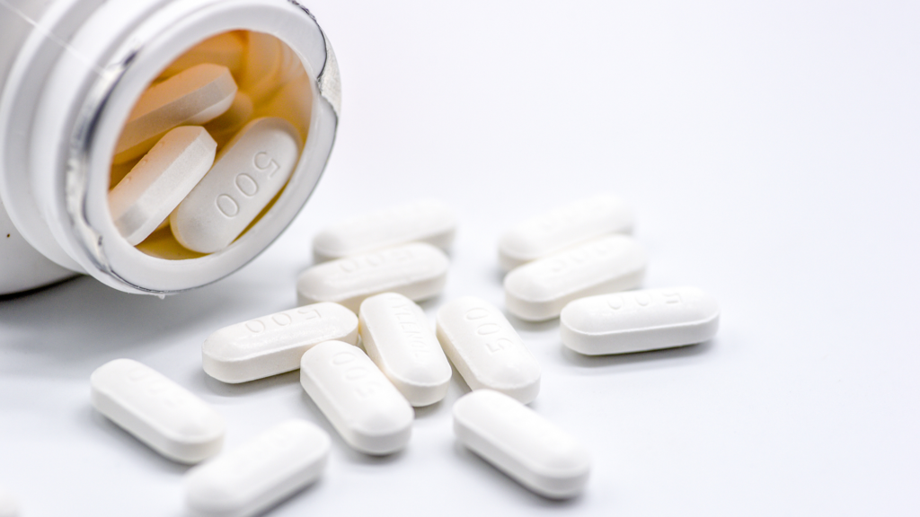 Diagnostic dilemma: Woman ‘saw dead people’ and fired a gun at them after taking too many aspirin